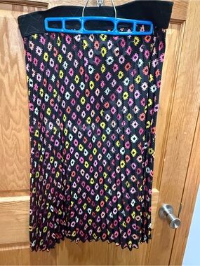 LuLaRoe Black Pleated Midi Skirt with Pink, Yellow, Orange & Cream Motif